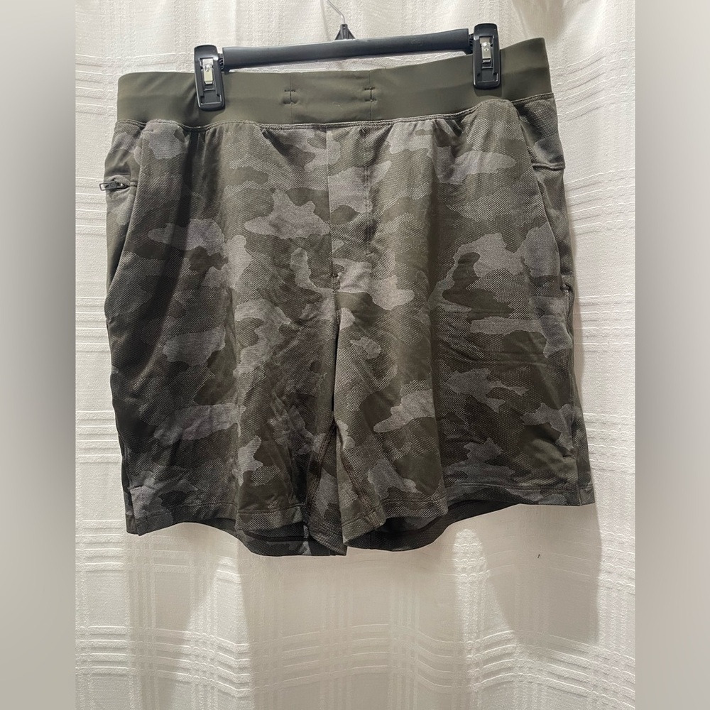 Lululemon green camo athletic shorts running shorts gym shorts casual shorts XL